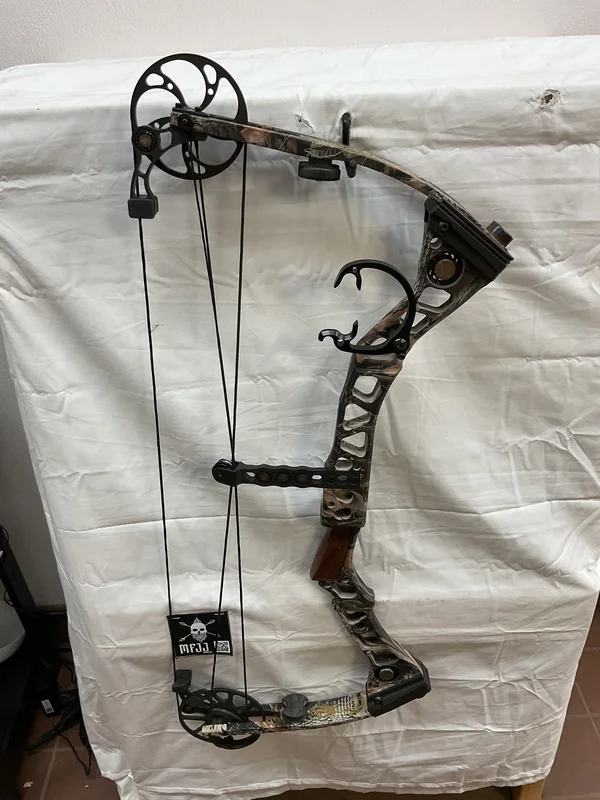 MATHEWS SWITCHBACK XT  - RH/HARDWOODS/60-70# - #MSBRRTH2970 - 5 - USED BOW!!!!