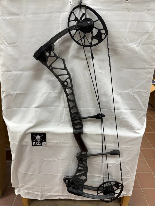 MATHEWS TRAVERSE - RH/Stone/60# - MTRARHS60 -4- USED BOW!!!