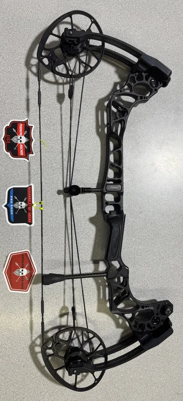 MATHEWS TRIAX - LH/BLACK/70# - 6893 - USED BOW