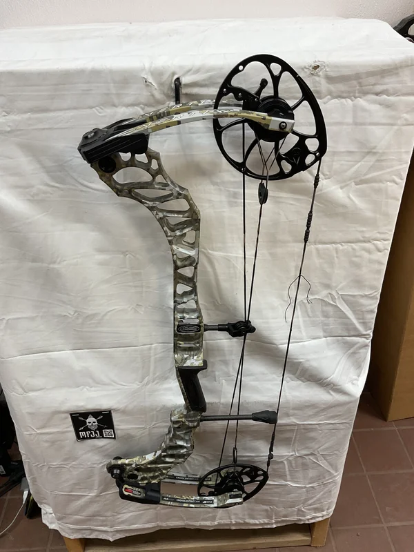 MATHEWS TRIAX - RH/Elevated II/70# - MTRHEII70- 6 - USED BOW!!!
