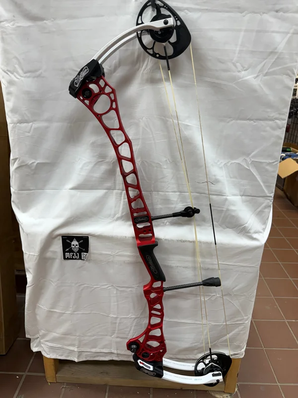 MATHEWS TRX 36 - RH/Red/60 - MTRX36RHB60 - 4 - USED BOW!!!!!