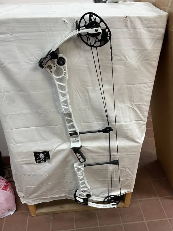MATHEWS TRX 38 - RH/White60 - MTRX38RHW60 - 4 - USED BOW!!!!!