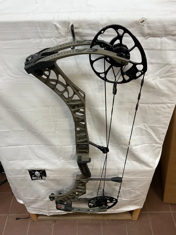MATHEWS V3 31 - RH/AMBUSH/60-75# - #MV331RHA75- 14 - USED BOW!!!