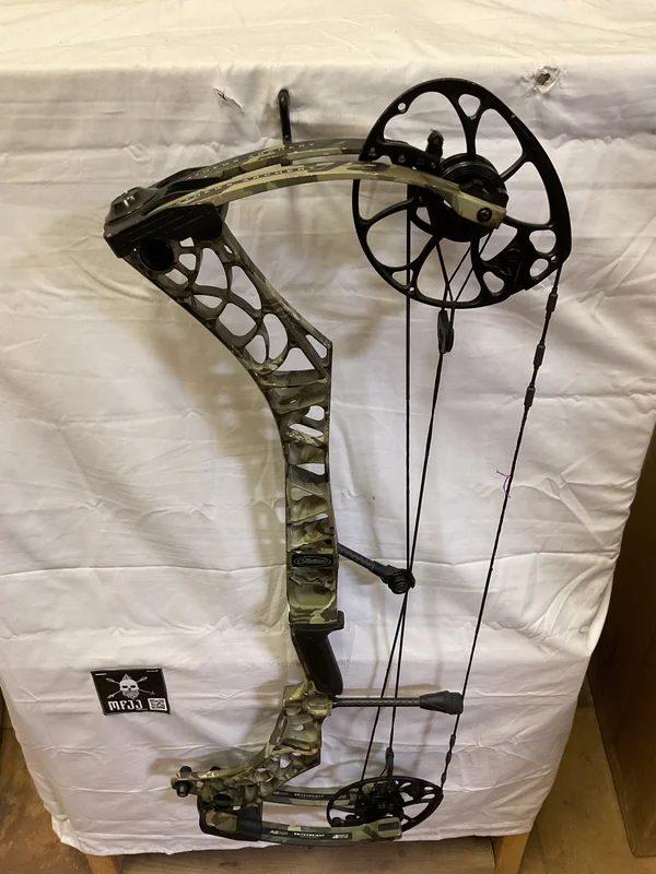 MATHEWS V3 31 - RH/UA ALL SEASON/60-75# - #MV3RH31UA75 - 4 USED BOW!!!