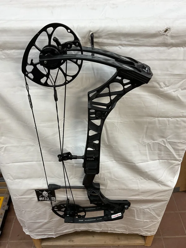 MATHEWS VXR 28 - RH/BLACK/75 - MVXR28RHB75 - 8 - USED BOW!!!