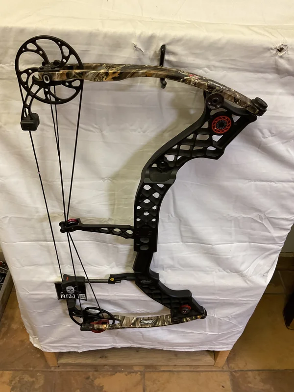 MATHEWS Z7 EXTREME - RH/BLACK-LOST/60# - #MZ7ERHBL2760 - 4 - USED BOW!!!!