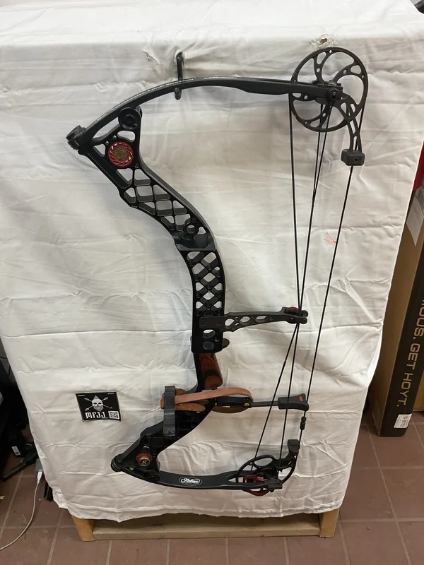 MATHEWS Z7 - LH/BLACK/70# - #MZ7LHB2770 - 8 - USED BOW!!!!