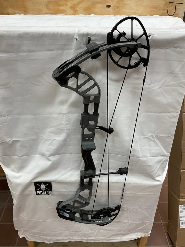 PRIME FORM 30 - RH/RECON GRAY/70 - PRMFRM30RG70- 12 - USED BOW!!!