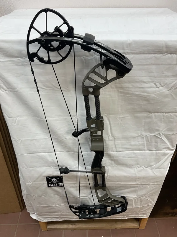PRIME FORM 34 - LH/MOREL- BLACK/70 - PRMFRM34RHMB70-4 - USED BOW!!!