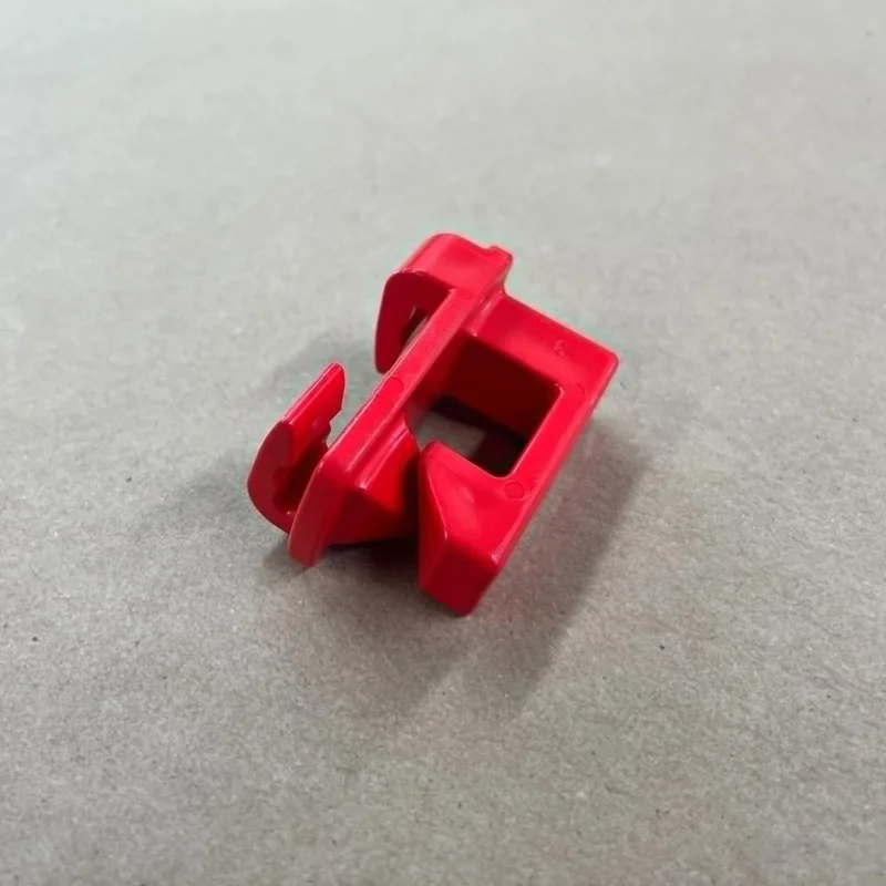 Strainrite Rod Post Clips Red