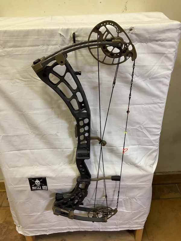 XPEDITION XLITE32 RH/GREY/70# - XXL32RHG70# - 1 USED BOW!!!!